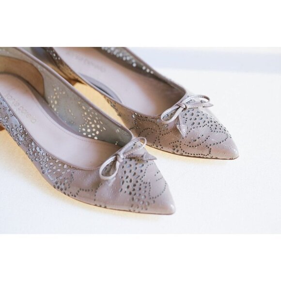 Sante Borella Nude Laser Cut Out Pointy Toe Bow  Accent Flats 40 - Picture 2 of 10